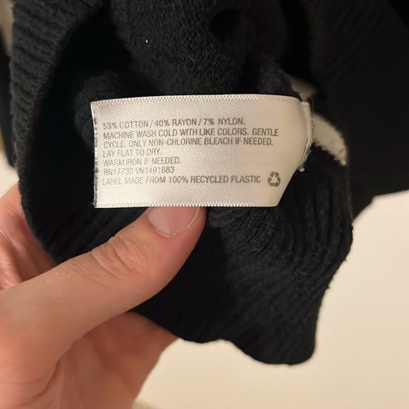 Merona Large Black and white Geometric Sweater - Picture 6 of 9